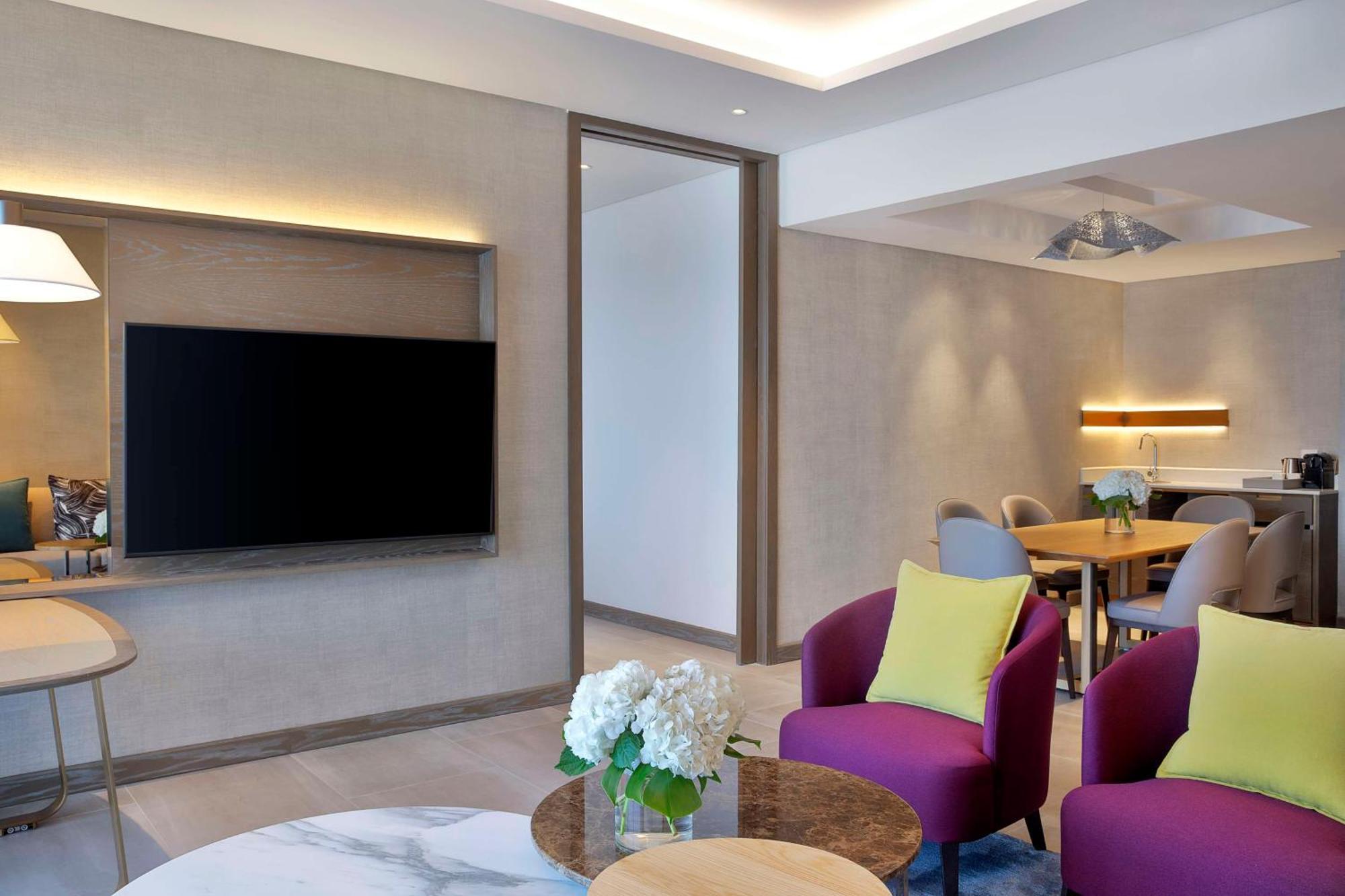 Hilton Abu Dhabi Yas Island Hotel Exterior photo A suite at the hotel