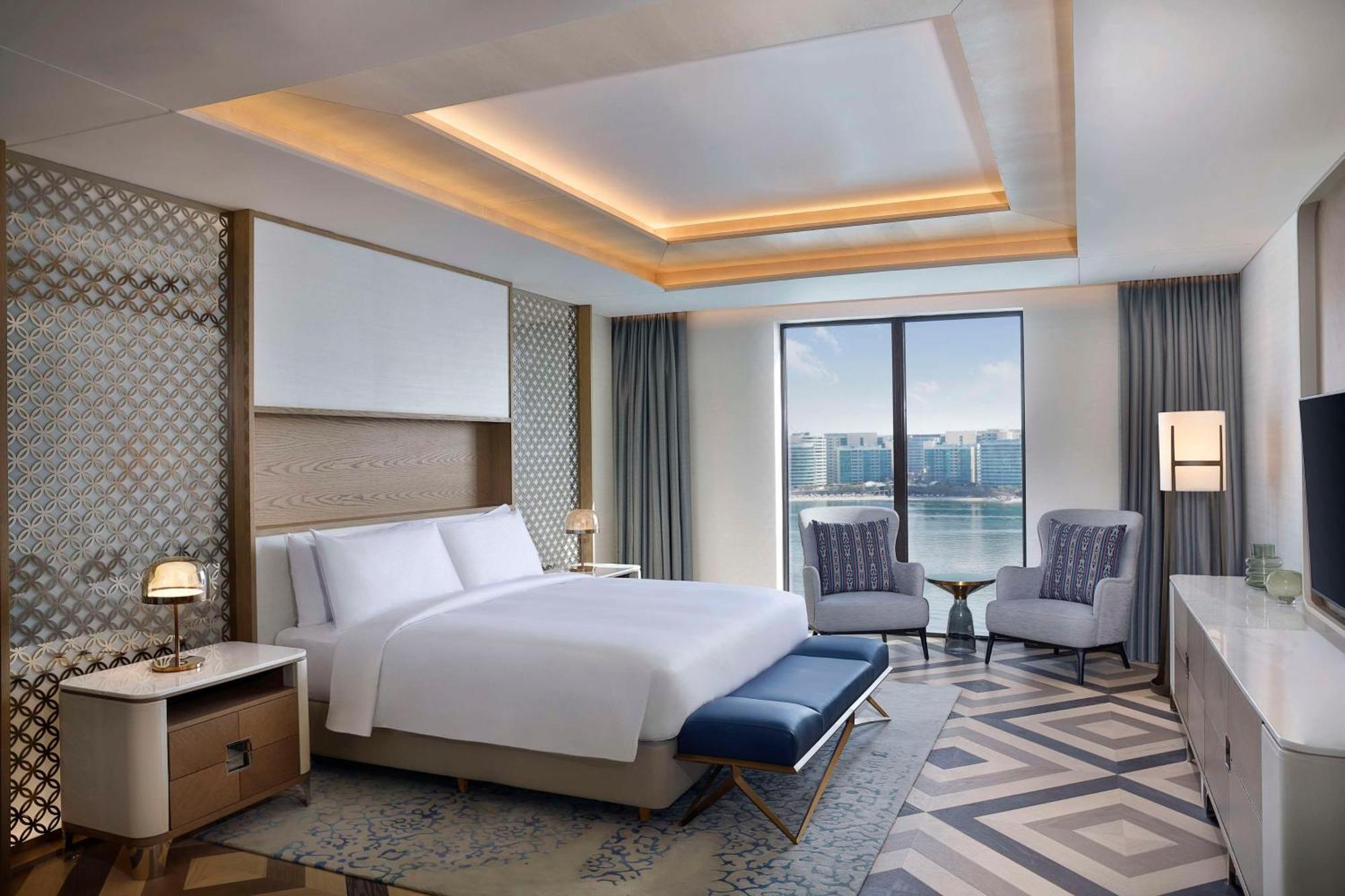 Hilton Abu Dhabi Yas Island Hotel Exterior photo A bedroom at the hotel
