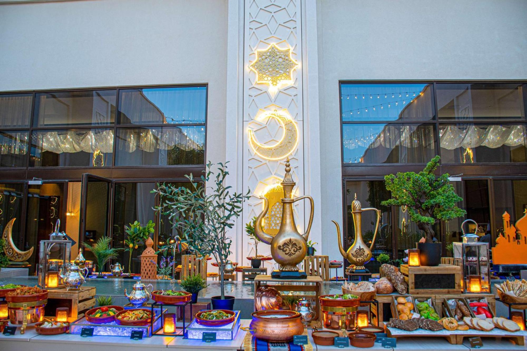 Hilton Abu Dhabi Yas Island Hotel Exterior photo The buffet at the hotel